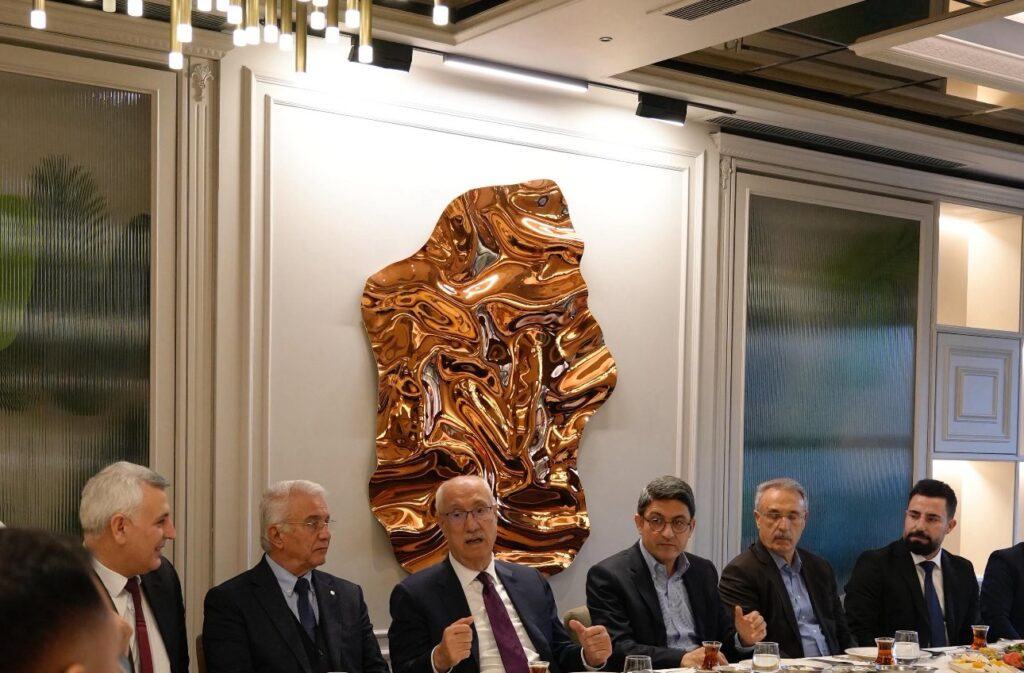 Bingöl İl Derneği, Bingöl Milletvekilleriyle İstanbul’da İstişare Toplantısı Gerçekleştirdi