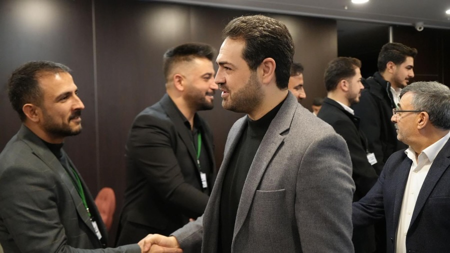 Salondaki Dengeyi Değiştiren İsim: Tekin Aras