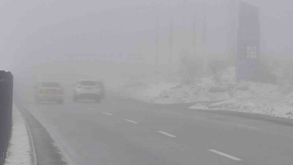 Bingöl’de yoğun sis görüş mesafesini düşürdü: Sürücüler zor anlar yaşadı