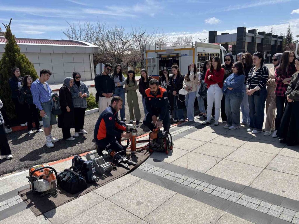Bingöl Üniversitesi’nde AFAD Gönüllülük Eğitimi: Öğrenciler Afetlere Karşı Sahaya Hazırlanıyor