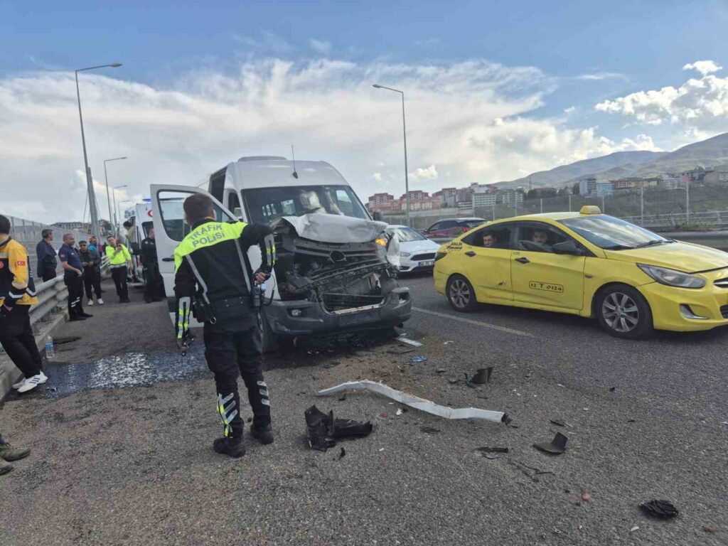 Bingöl’de Zincirleme Trafik Kazası: 3 Kişi Yaralandı