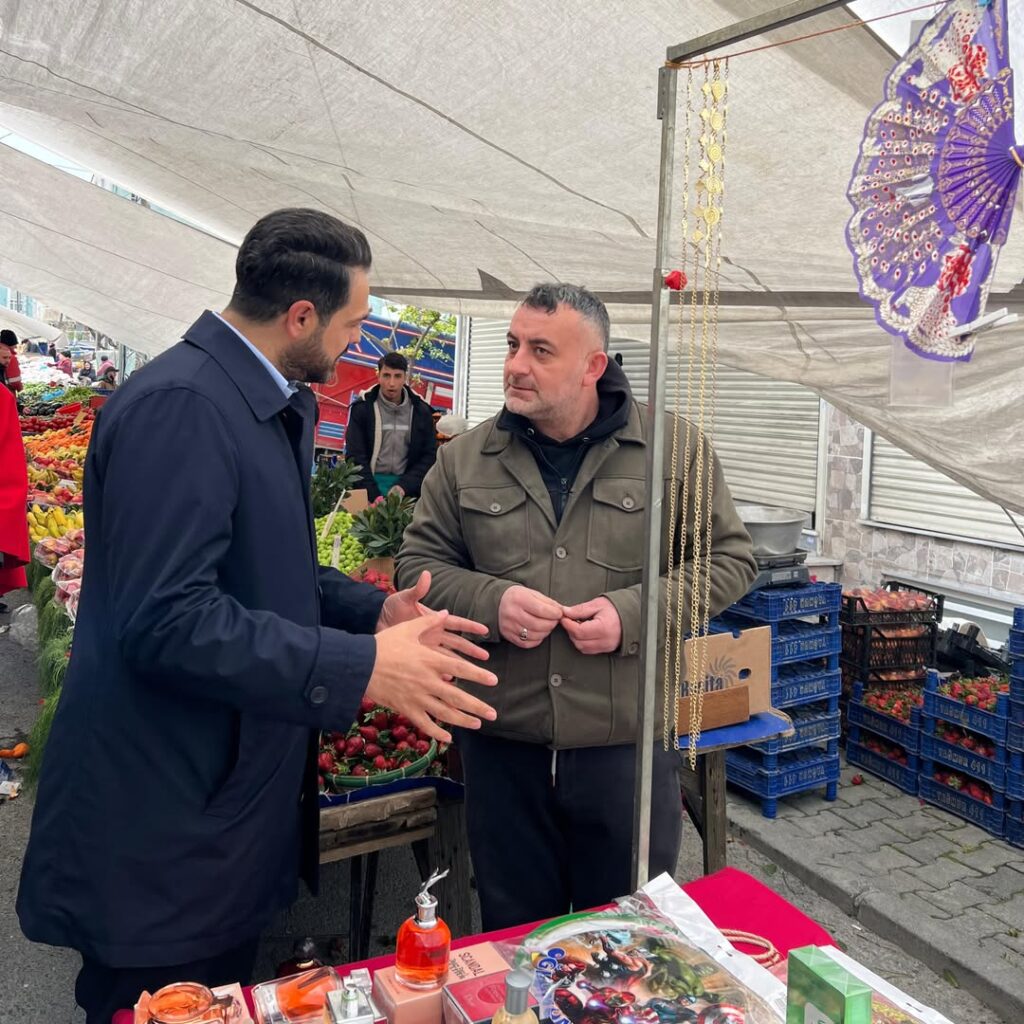 Tekin Aras’a Dengbejli Karşılama: Pazarda Dikkat Çeken Anlar