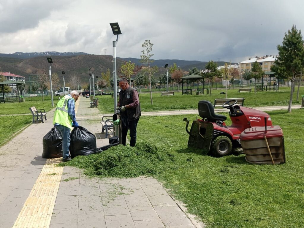 Bingöl Kent Park’ta bakım ve çevre düzenleme çalışmaları sürüyor