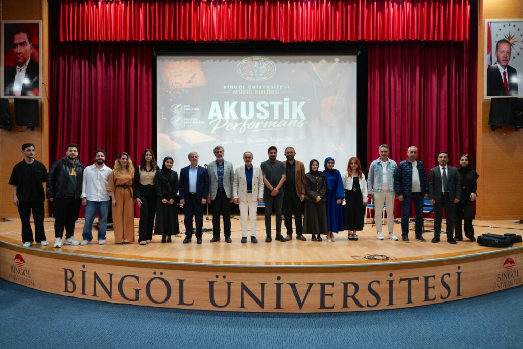Bingöl Üniversitesi’nde “Şiir Akustik Şarkı Gecesi” yoğun ilgi gördü
